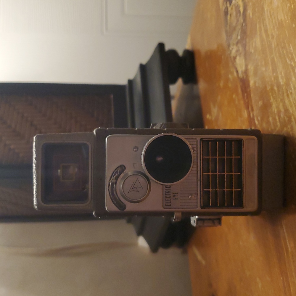 Vintage Kodak Film Camera Kit – Untested, Complete, Classic Collector’s Find - Picture 12 of 14